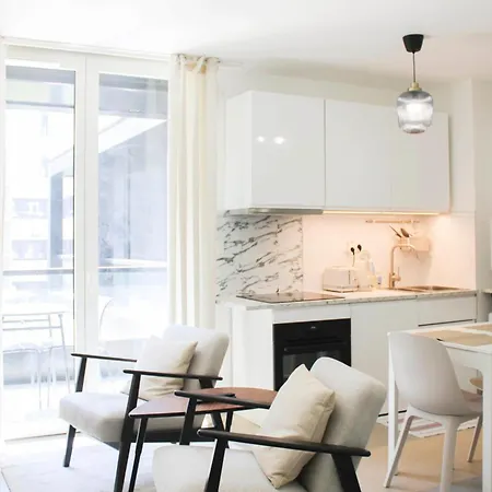 Apartment Bright In